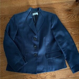 LeSuit navy blue two piece skirt suit. Worn once.